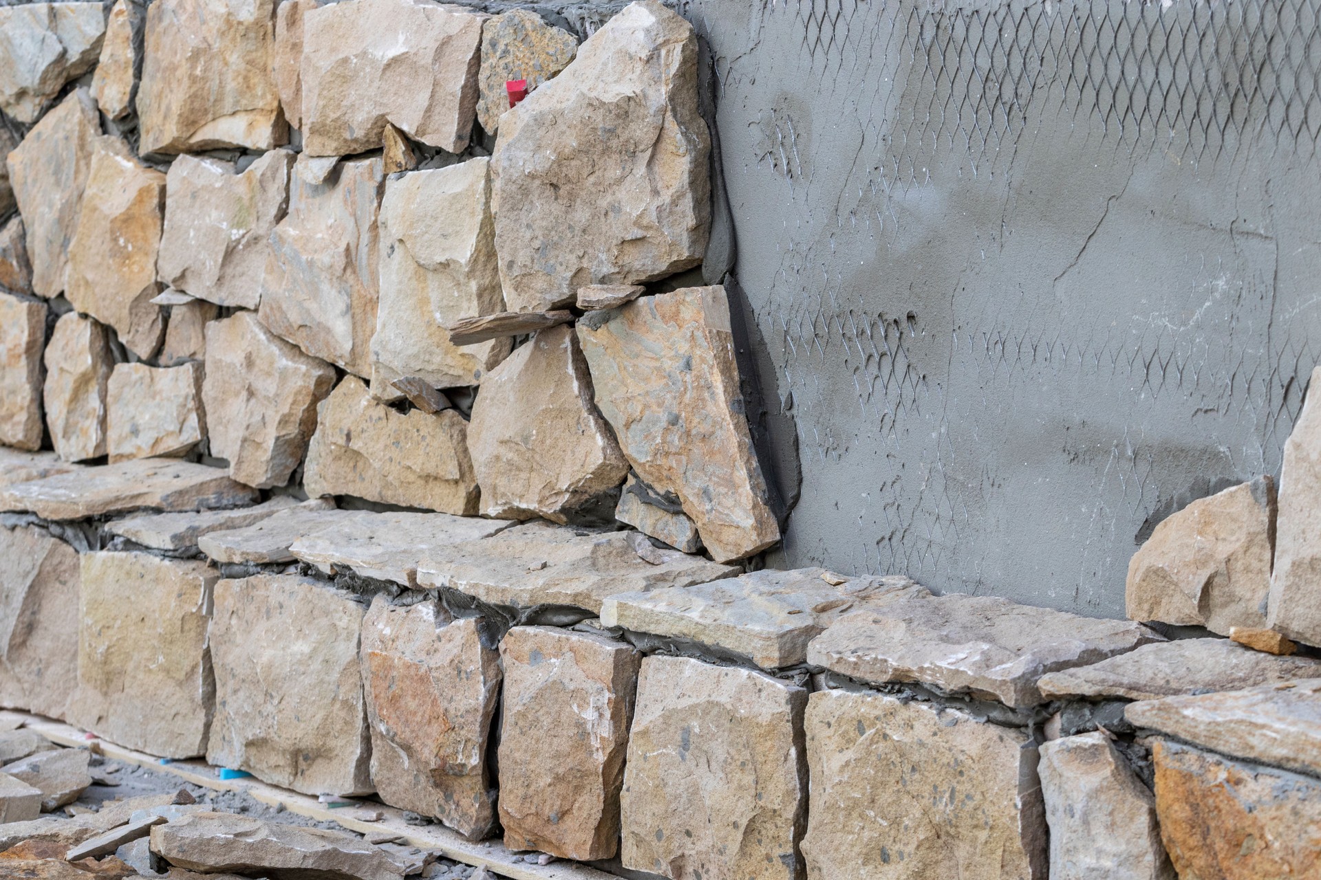 Wall cladding with natural stones.
